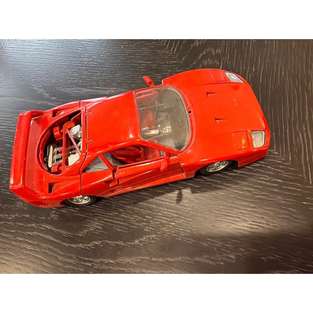 Burago 1/24 Scale Ferrari F40 Red Die-Cast Model Car Collectible Italy 1987